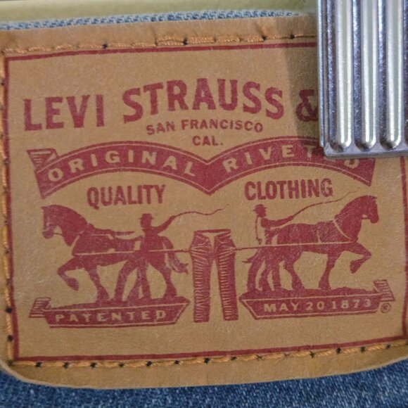 Levi's Mile High Wide Leg Cropped Jeans Size 27x25 - Picture 5 of 8